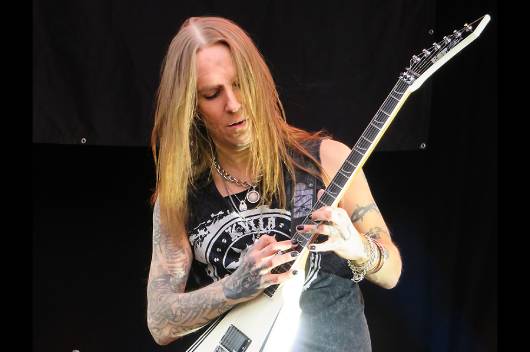 アレキシ・ライホの遺骨が逝去から1年を経てようやく埋葬 | NEWS