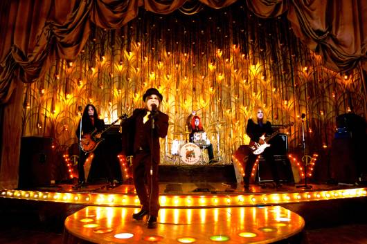 ジャパニーズ・メタルのヴェテランCROWLEYが昭和歌謡のカヴァーを表題曲とするミニ・アルバム「悪魔がにくい」を12月22日にリリース！