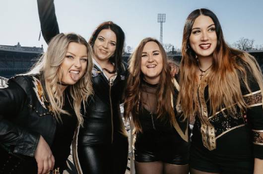 豪快なハード・ロック・サウンドで人気のスウェーデンの女性4人組THUNDERMOTHERがニュー・シングルをリリース！
