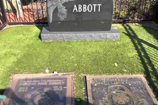 元PANTERAの伝説の兄弟、ダイムバッグ・ダレルとヴィニー・ポールが眠る墓地の案内動画をファンがアップ！