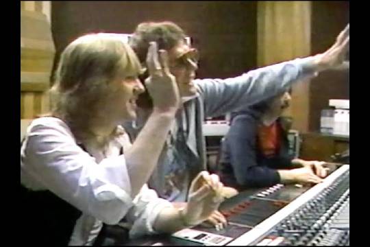 TRIUMPHの1980年のスタジオ風景を捉えたレアな映像がアップ！