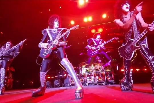 KISSが『AFTERSHOCK FESTIVAL』でのライヴから ”Lick It Up” の映像をアップ！
