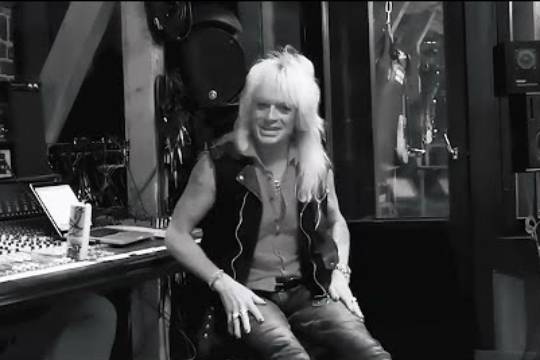 マイケル・モンローが音楽オーディション番組出身の若きロック・バンド