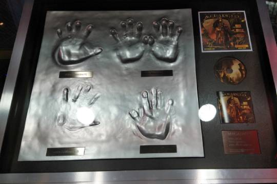 MEGADETHのメンバー全員の手形展示がタワーレコード渋谷店でスタート！