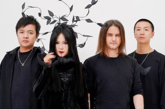 中国出身の女性Voプログレッシヴ・メタル・バンドOUが4月発売のニュー・アルバム「II:FRAILTY」からタイトル・トラックのMVをアップ！