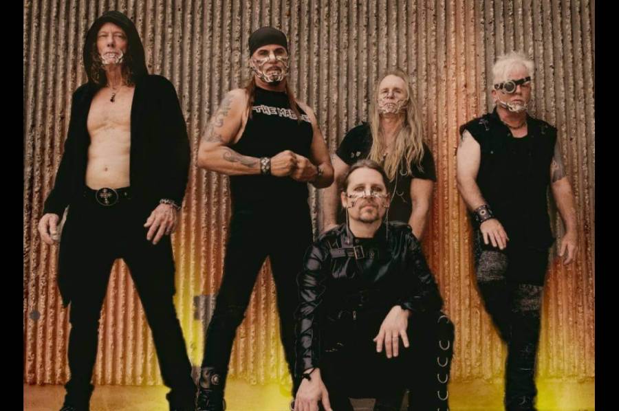 新布陣で復活したCRIMSON GLORYの12年振りのライヴを捉えたプロ