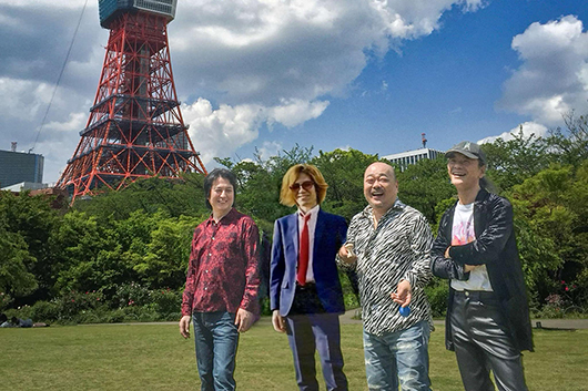 クイーン初来日から50年、クイーンがフォトセッションを行なった東京タワーをバックに微笑むQUEENESS（クイーンネス）。5月より“Operatic Rhapsody Tour”がスタート！