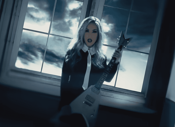 ARCH ENEMYからアリッサ・ホワイト=グラズ(vo)脱退! アリッサ新たなる旅立ち