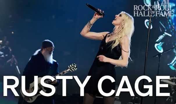 2025年“ロックの殿堂”入り式典におけるSOUNDGARDENフィーチュアリング・テイラー・モムセン（THE PRETTY RECKLESS）による“Rusty Cage”のパフォーマンス動画公開！