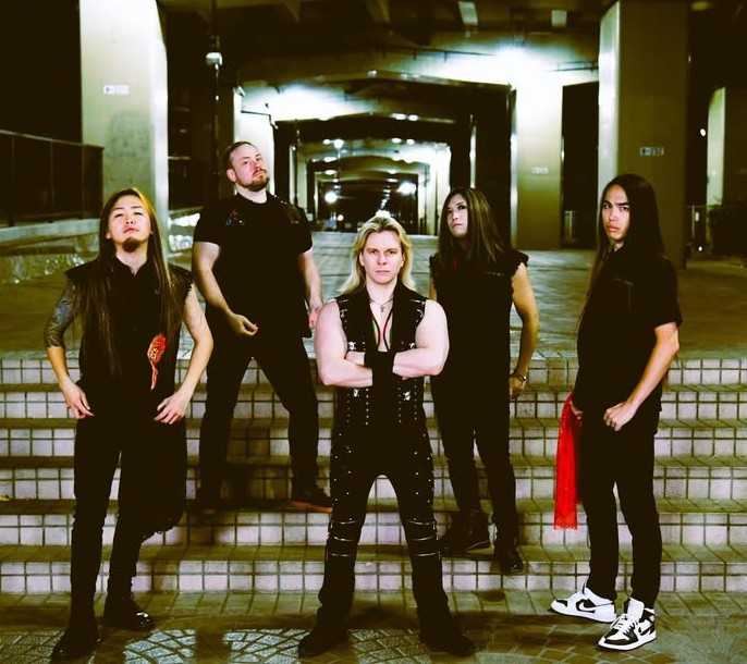 ブラジルからのパワフルな新戦力ギルエルメ・ヒロセ（vo）が加わった本邦メロディック・スピード・メタルの精鋭ILLUSION FORCEが現体制初の新曲MV“USE YOUR ILLUSION”を公開！ 疾走と飛翔のILLUSION FORCEワールドは不変!!