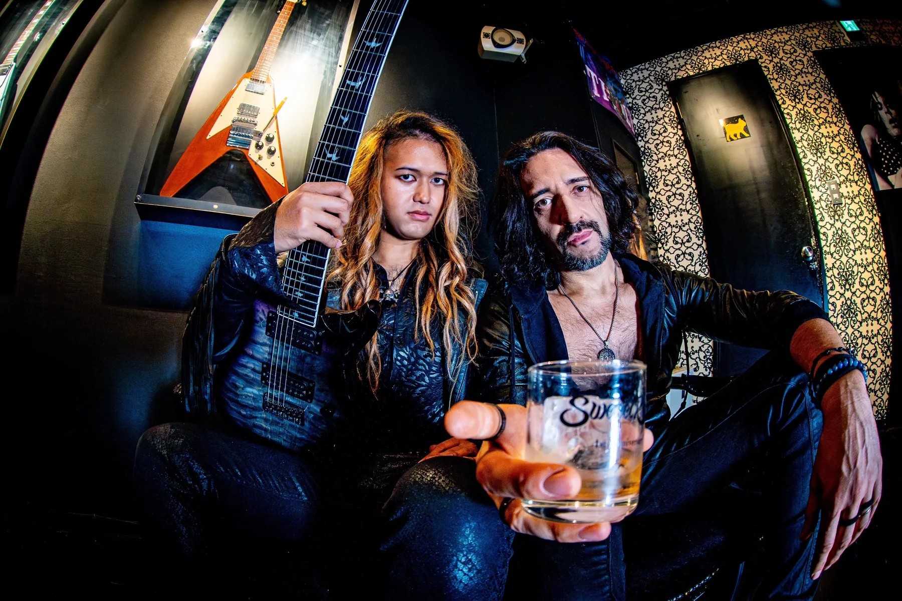 DERDIANのヴォーカルとメロディックの鬼ジエン・タカハシの共闘による日伊パワー・メタル連合VIOLET ETERNALの来日公演が決定！