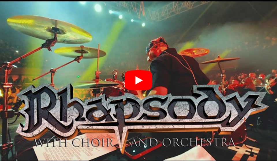 RHAPSODY WITH CHOIR AND ORCHESTRA” で撮影されたアレックス
