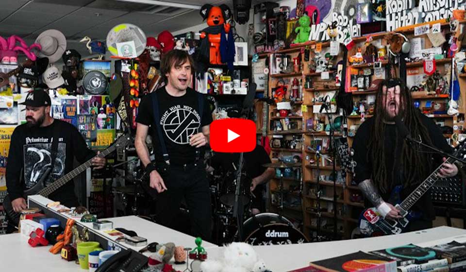 NAPALM DEATH、『Tiny Desk Concert』で番組初のグラインドコア流儀を