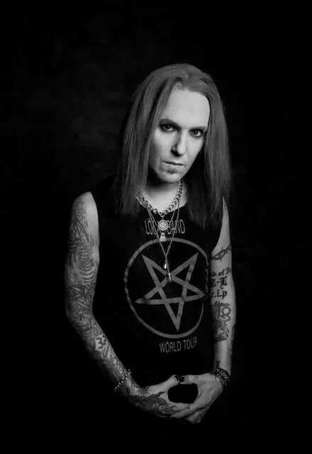 アレキシ・ライホ サイン入りChildren of Bodom 1stアルバム アレキシ・ライホ サイン入りChildren of Bodom 1stアルバム